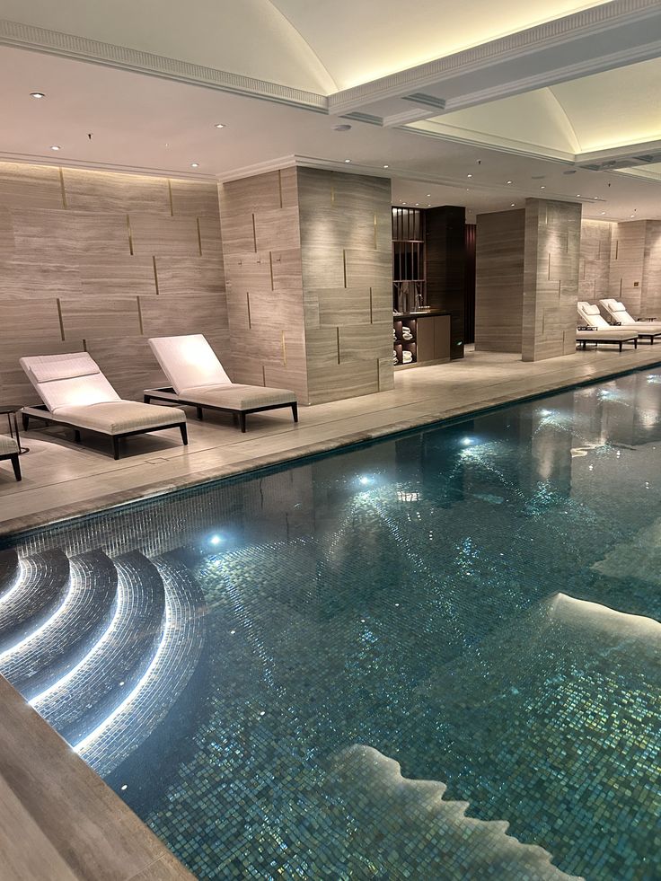 عزل وإنشاء المسابح